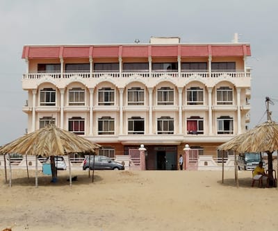 https://imgcld.yatra.com/ytimages/image/upload/t_hotel_yatra_city_desktop/v1403699212/Domestic Hotels/Hotels_Puri/Dreamland Hotel, Puri/Overview.jpg